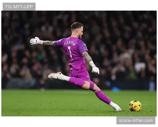 布伦特福德弗莱肯扑救成功率稳定75%以上 关键时刻多次化解单刀 布伦特福德弗莱肯扑救成功率稳定75%以上 关键时刻多次化解单刀